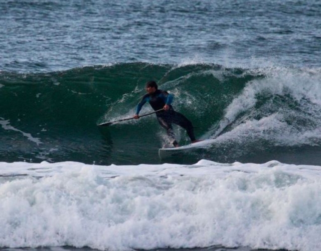 Paddle surf con fuerte oleaje
